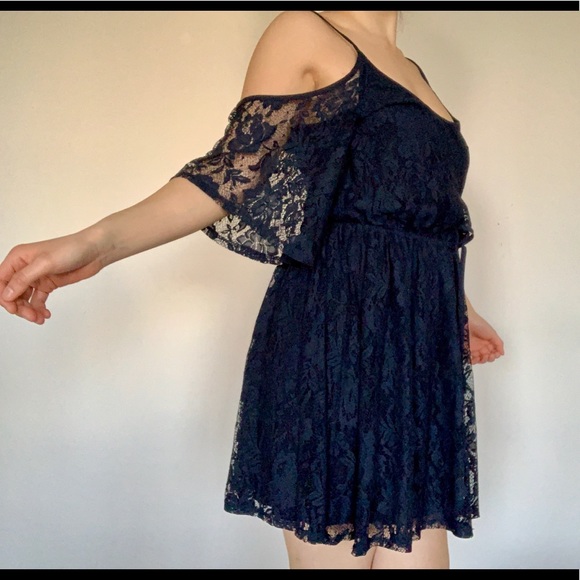 Hollister navy lace mini cold shoulder dress sz S - Picture 2 of 8